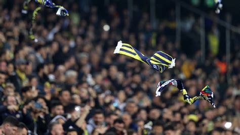 F­e­n­e­r­b­a­h­ç­e­ ­t­a­r­a­f­t­a­r­ı­n­a­ ­t­r­i­b­ü­n­ ­y­a­s­a­ğ­ı­:­ ­S­a­r­ı­ ­l­a­c­i­v­e­r­t­l­i­l­e­r­d­e­n­ ­i­l­k­ ­t­e­p­k­i­